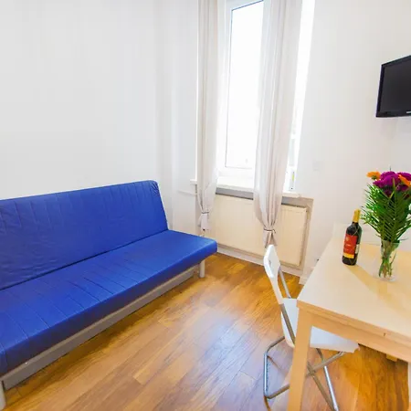 Apartment Lovely Hoza Str Super Location Warsaw