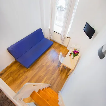 Apartment Lovely Hoza Str Super Location Warsaw
